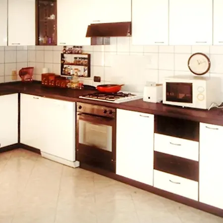 3 Bedrooms At 500 M Away From The Beach With Terrace And Wifi Террачина
